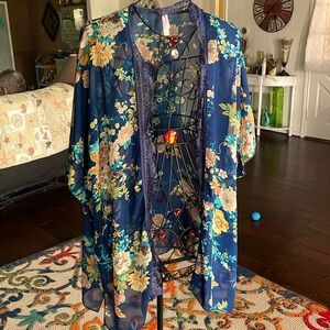 👘👘👘3 for 12$👘👘👘Floral Kimono